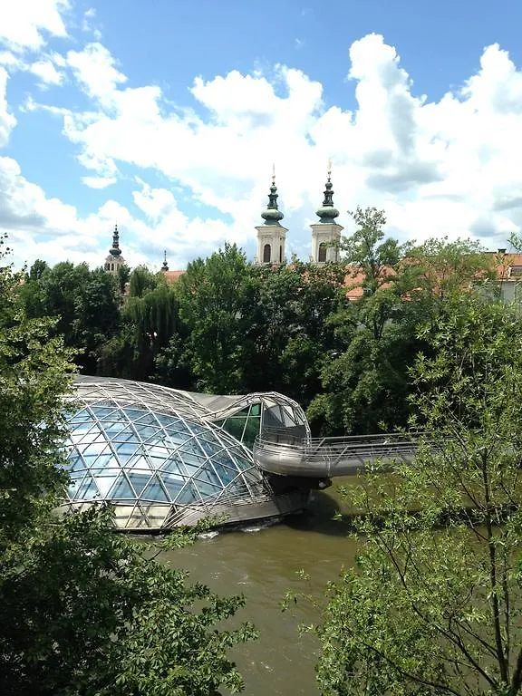 Apartment Graz Murpromenade 0*,